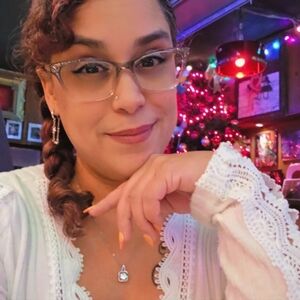 Meet your Posher, Crystal